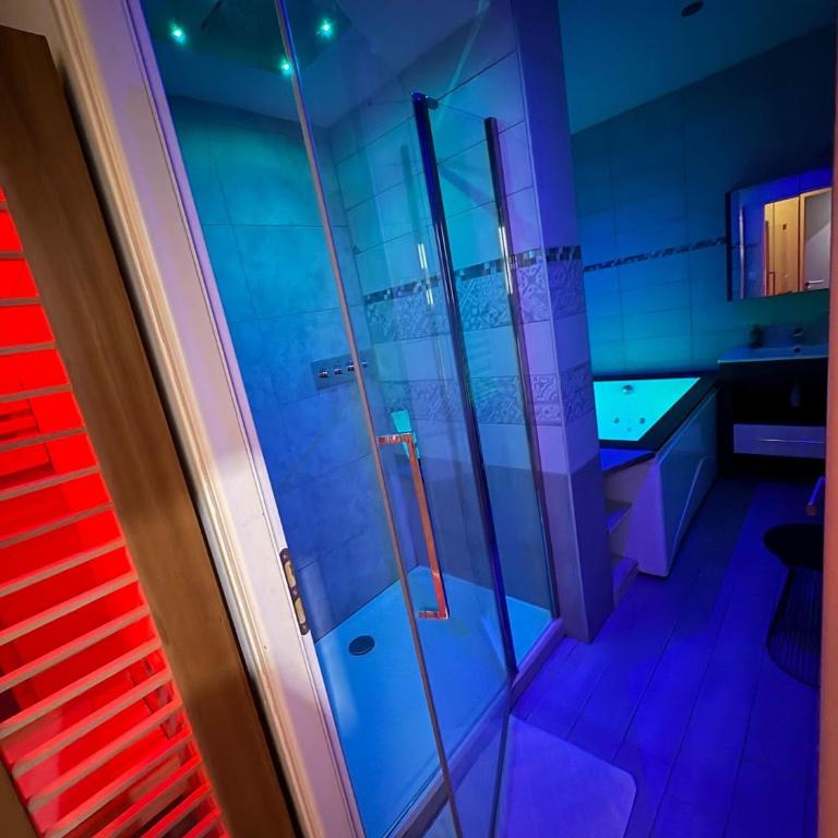 Suite Darcy & Spa - Appartement 1 Chambre avec Baignoire Spa - 10