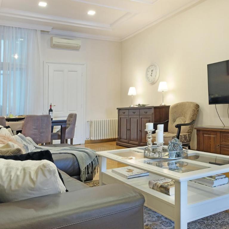 Ambasador&Luxury Downtown apartment - Two-Bedroom Apartment with Balcony and Terrace - 2