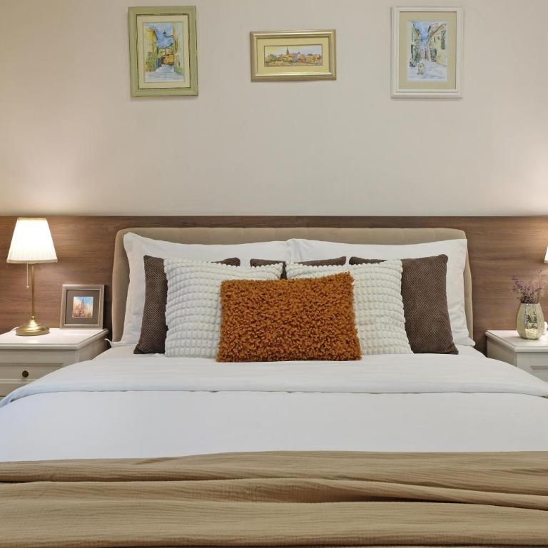 Ambasador&Luxury Downtown apartment - Two-Bedroom Apartment with Balcony and Terrace - 35