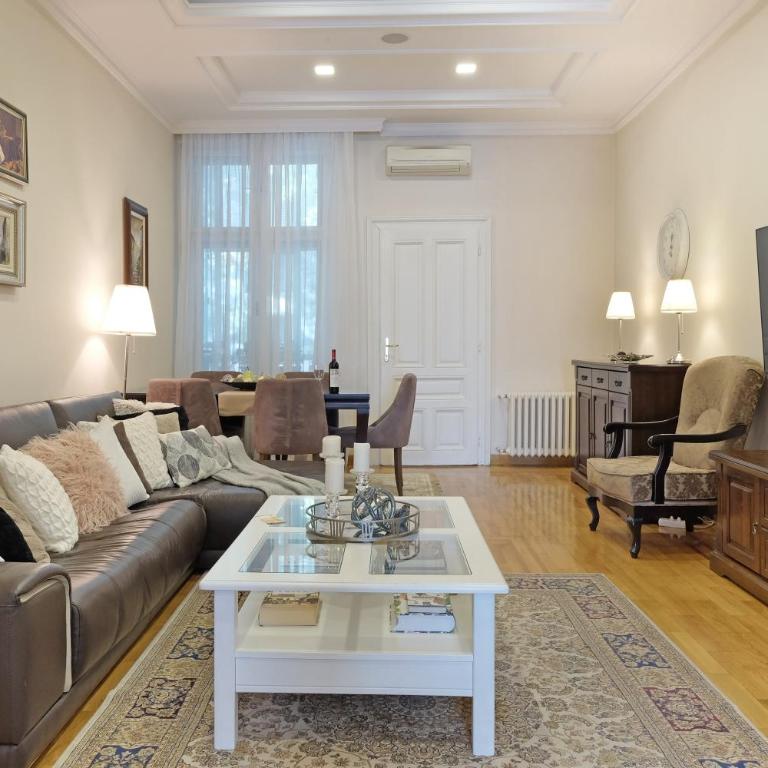 Ambasador&Luxury Downtown apartment - Two-Bedroom Apartment with Balcony and Terrace - 36