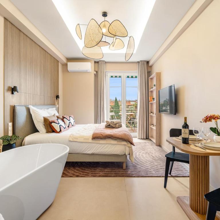 Nice Renting - HUGO - Luxury Honeymoon Suite Terrace Park View Free Parking - Appartement 1 Chambre - 7