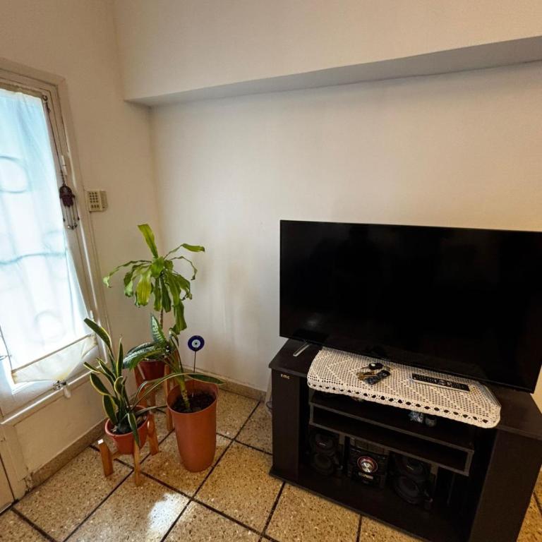 Amplio chalet con parque en barrio Constitución - Casa de 2 dormitorios - 12