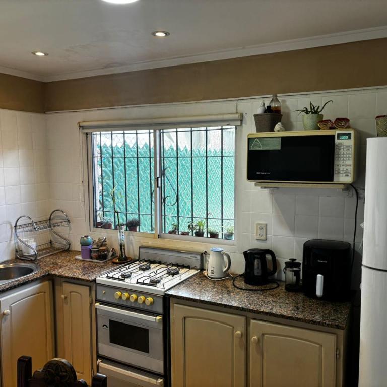 Amplio chalet con parque en barrio Constitución - Casa de 2 dormitorios - 10