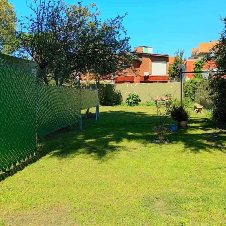 Amplio chalet con parque en barrio Constitución - Casa de 2 dormitorios - 17