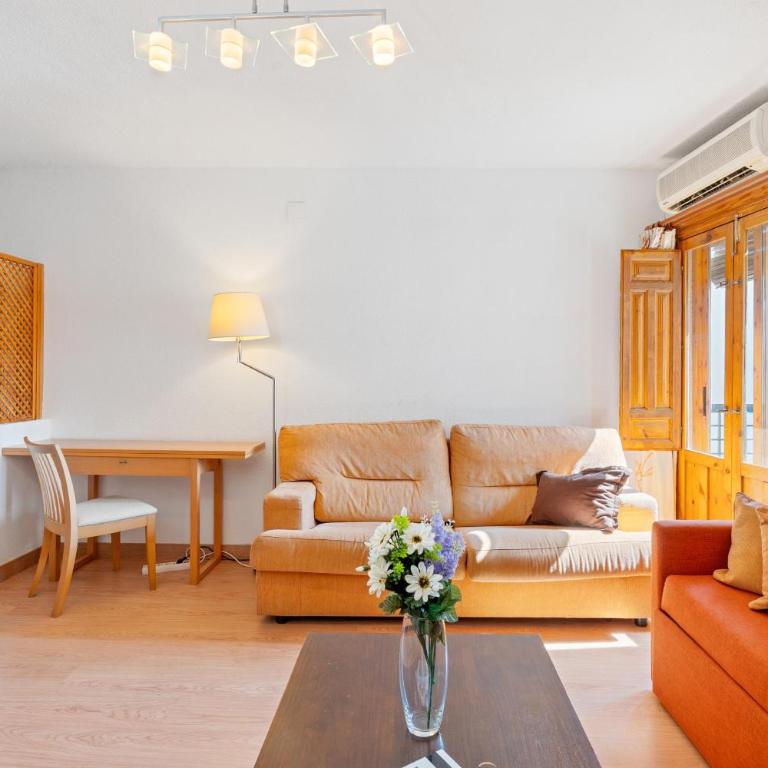 Cozy apartment in the old town - center - One-Bedroom Apartment - 9