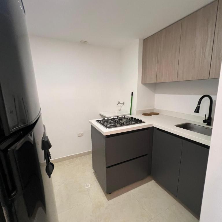 Apartment 5 minutes from the Airport, Sea and Center - Three-Bedroom Apartment - 15