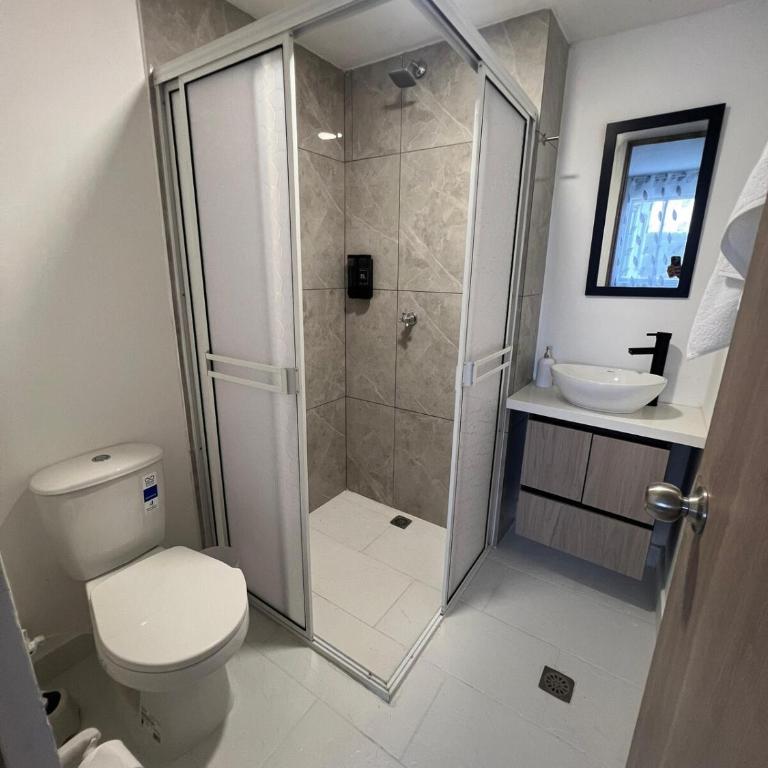 Apartment 5 minutes from the Airport, Sea and Center - Three-Bedroom Apartment - 9