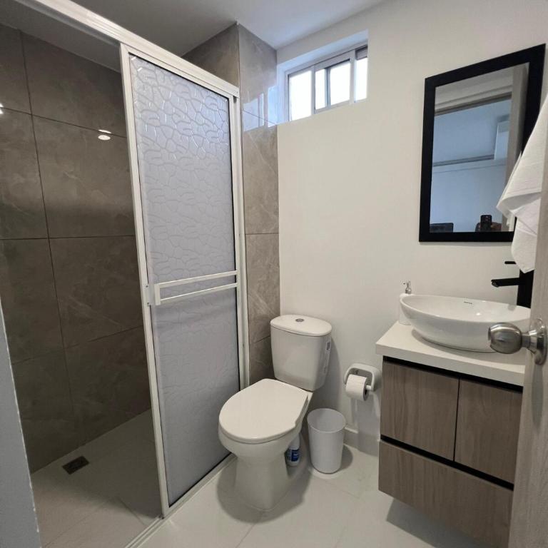 Apartment 5 minutes from the Airport, Sea and Center - Three-Bedroom Apartment - 14