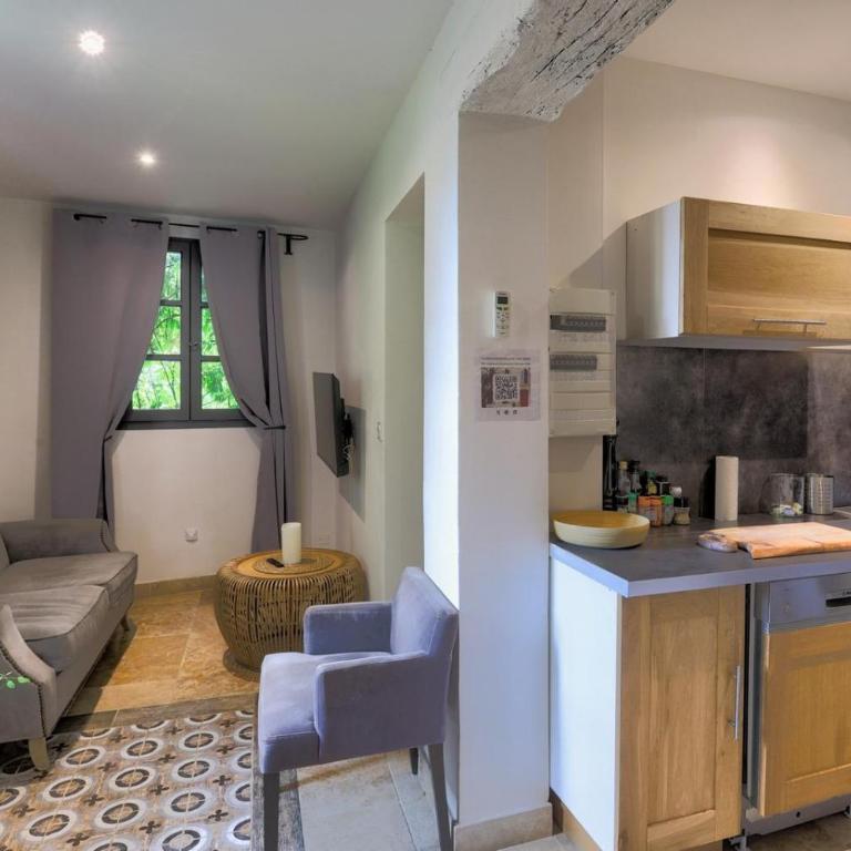 Charmant appartement dans bel immeuble HP Les Oliviers-5 - One-Bedroom Apartment - 2