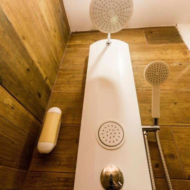Vacation Friendly Apartment - Three-Bedroom Apartment - 5