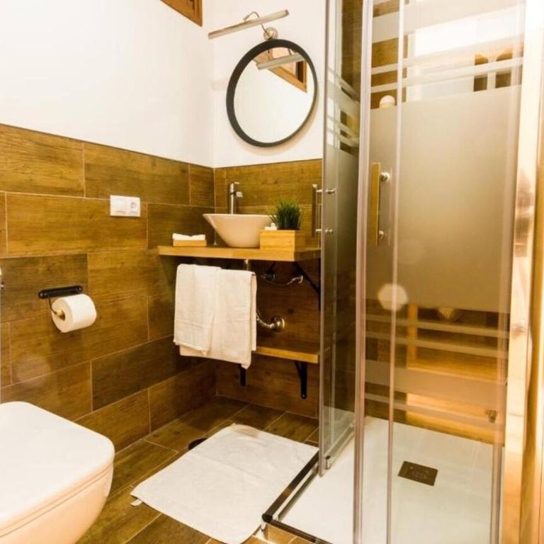Vacation Friendly Apartment - Three-Bedroom Apartment - 9