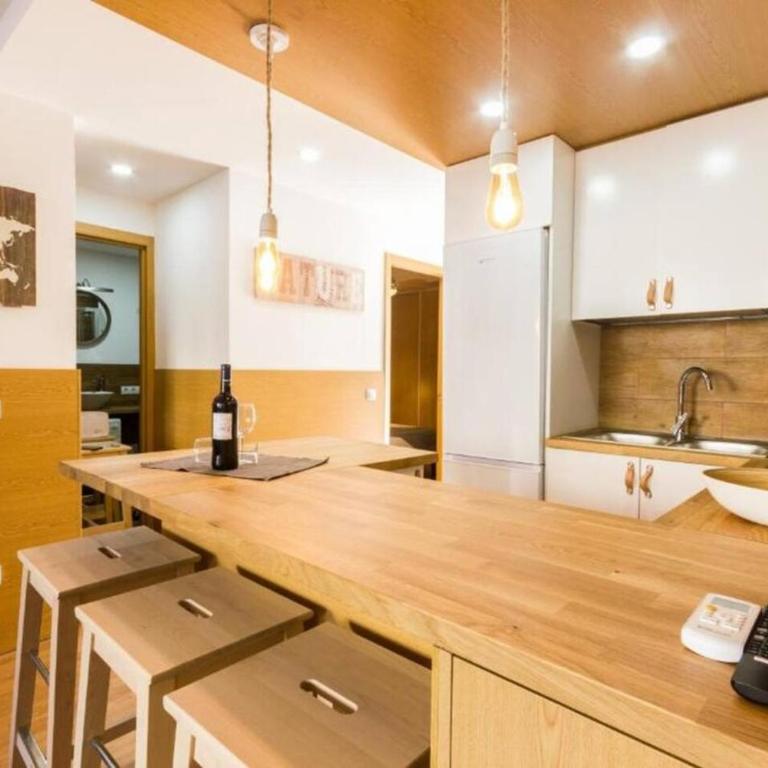 Vacation Friendly Apartment - Three-Bedroom Apartment - 10