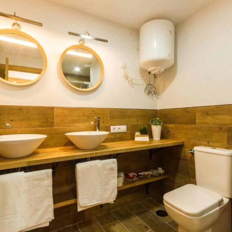 Vacation Friendly Apartment - Three-Bedroom Apartment - 11