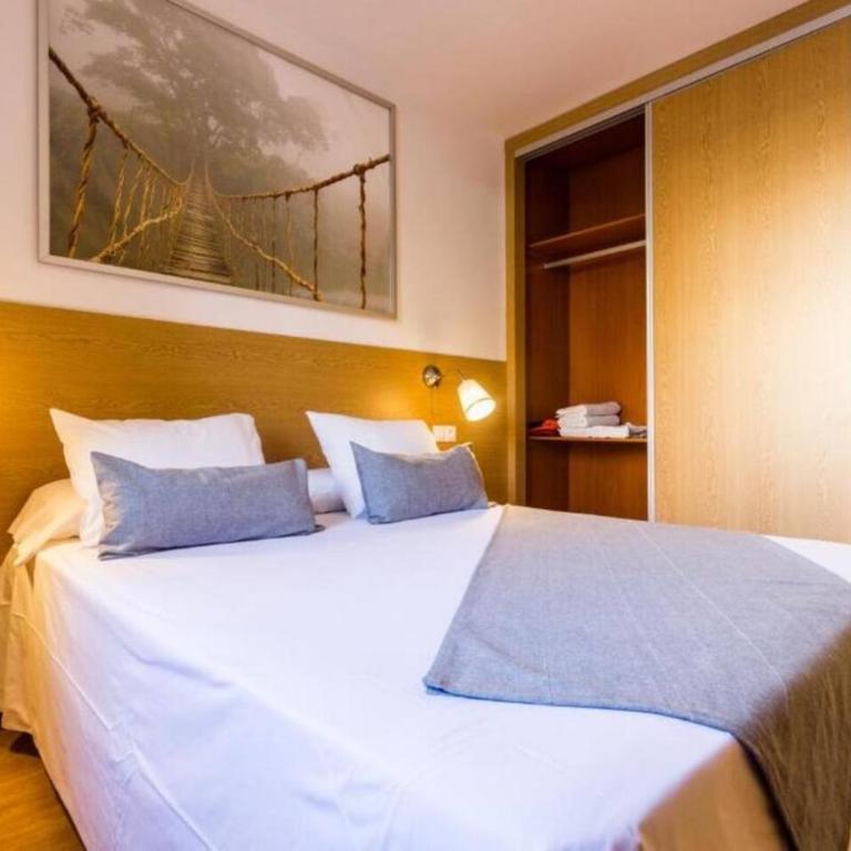 Vacation Friendly Apartment - Three-Bedroom Apartment - 15