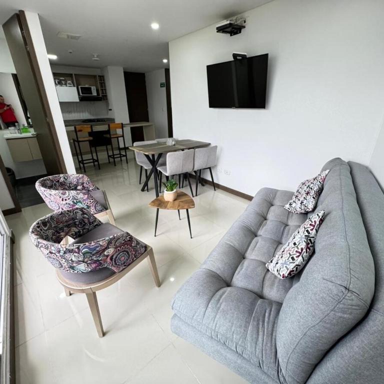 Fundadores Apartment with balcony, pool, gym - Three-Bedroom Apartment - 1