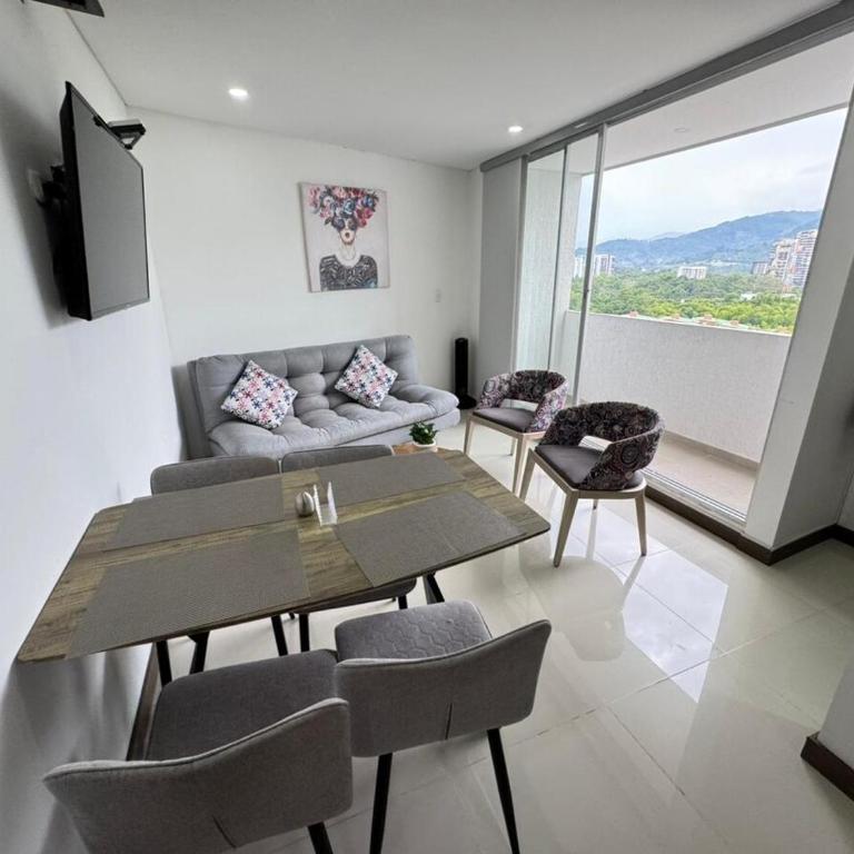 Fundadores Apartment with balcony, pool, gym - Three-Bedroom Apartment - 7