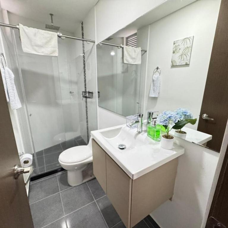 Fundadores Apartment with balcony, pool, gym - Three-Bedroom Apartment - 8