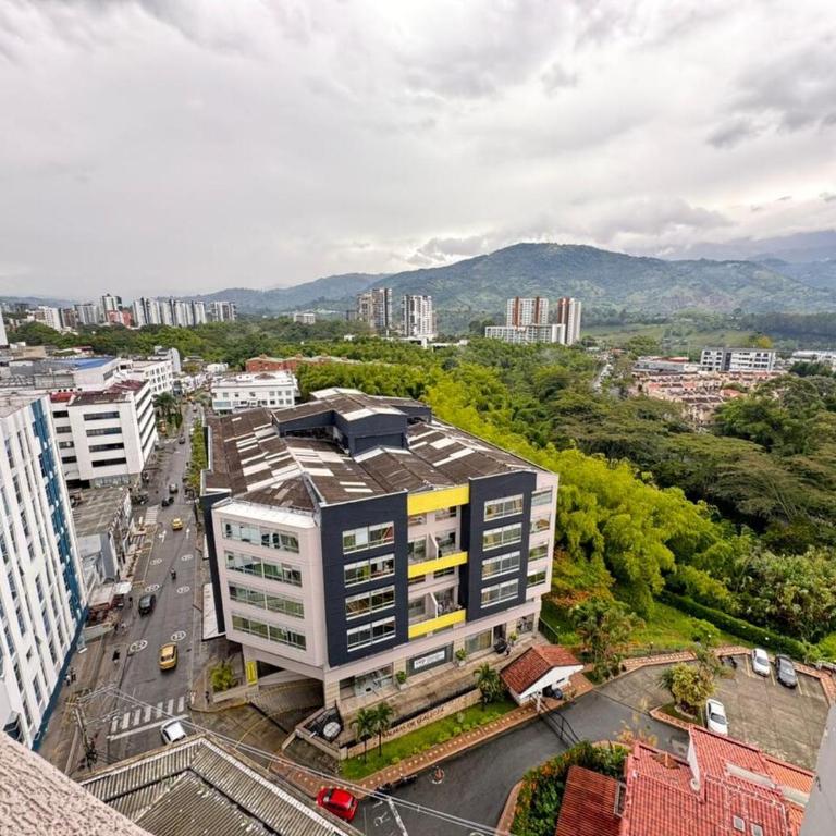 Fundadores Apartment with balcony, pool, gym - Three-Bedroom Apartment - 10