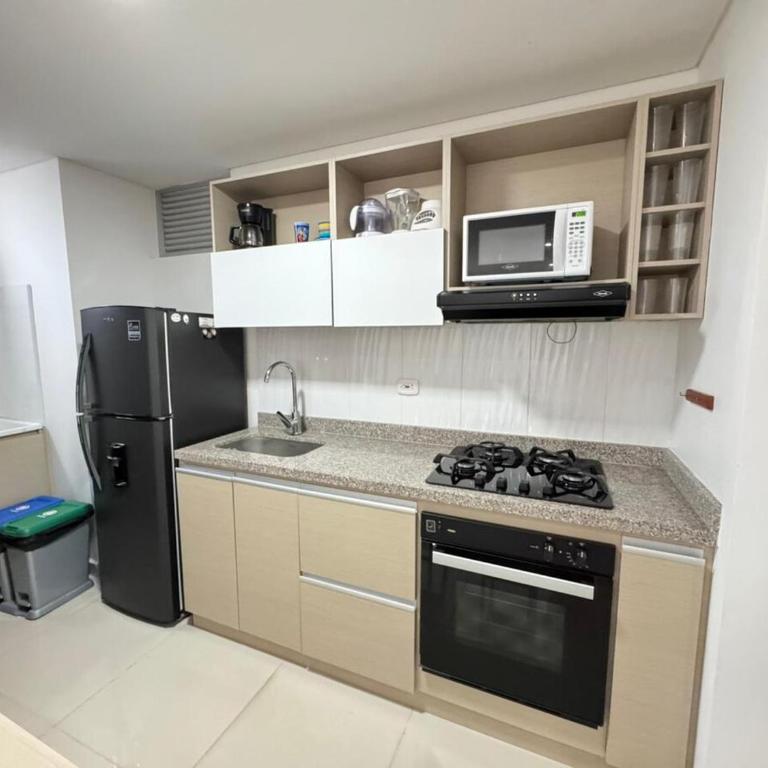 Fundadores Apartment with balcony, pool, gym - Three-Bedroom Apartment - 11
