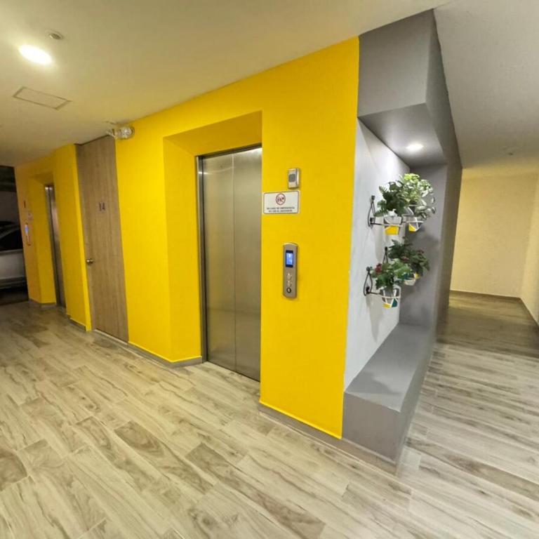 Fundadores Apartment with balcony, pool, gym - Three-Bedroom Apartment - 16