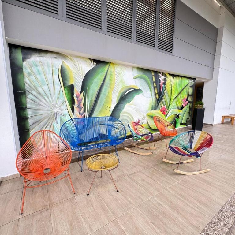 Fundadores Apartment with balcony, pool, gym - Three-Bedroom Apartment - 22