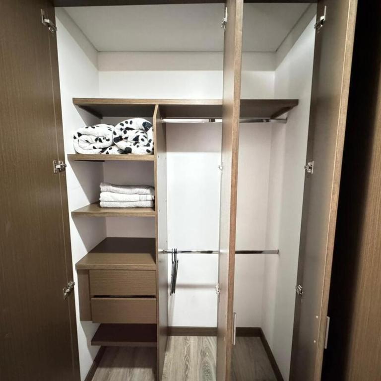 Fundadores Apartment with balcony, pool, gym - Three-Bedroom Apartment - 23