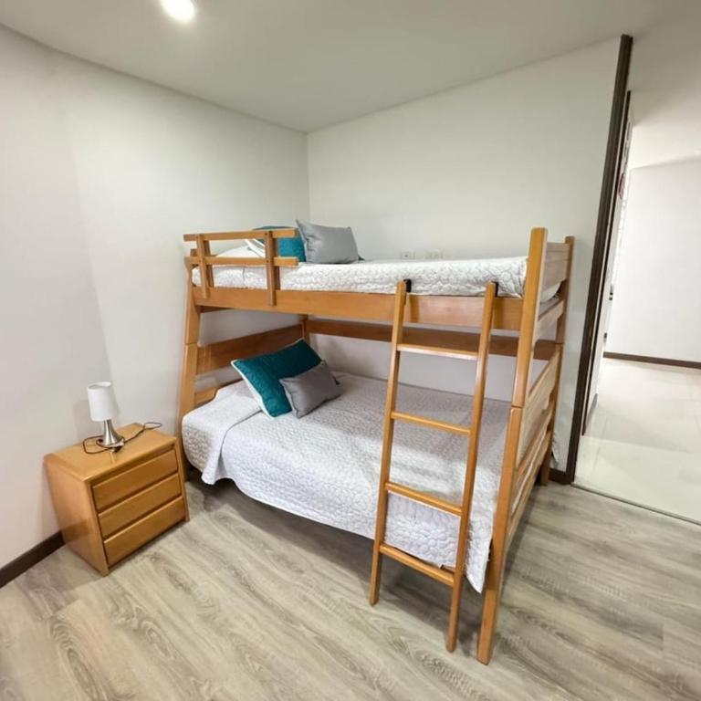 Fundadores Apartment with balcony, pool, gym - Three-Bedroom Apartment - 27