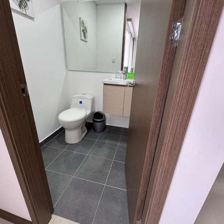 Fundadores Apartment with balcony, pool, gym - Three-Bedroom Apartment - 31