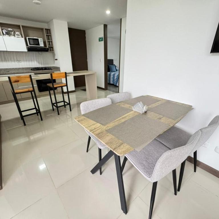 Fundadores Apartment with balcony, pool, gym - Three-Bedroom Apartment - 32
