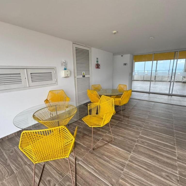 Fundadores Apartment with balcony, pool, gym - Three-Bedroom Apartment - 60