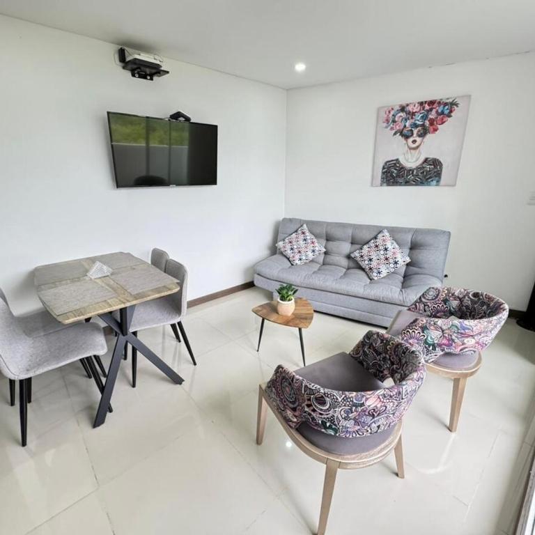 Fundadores Apartment with balcony, pool, gym - Three-Bedroom Apartment - 64