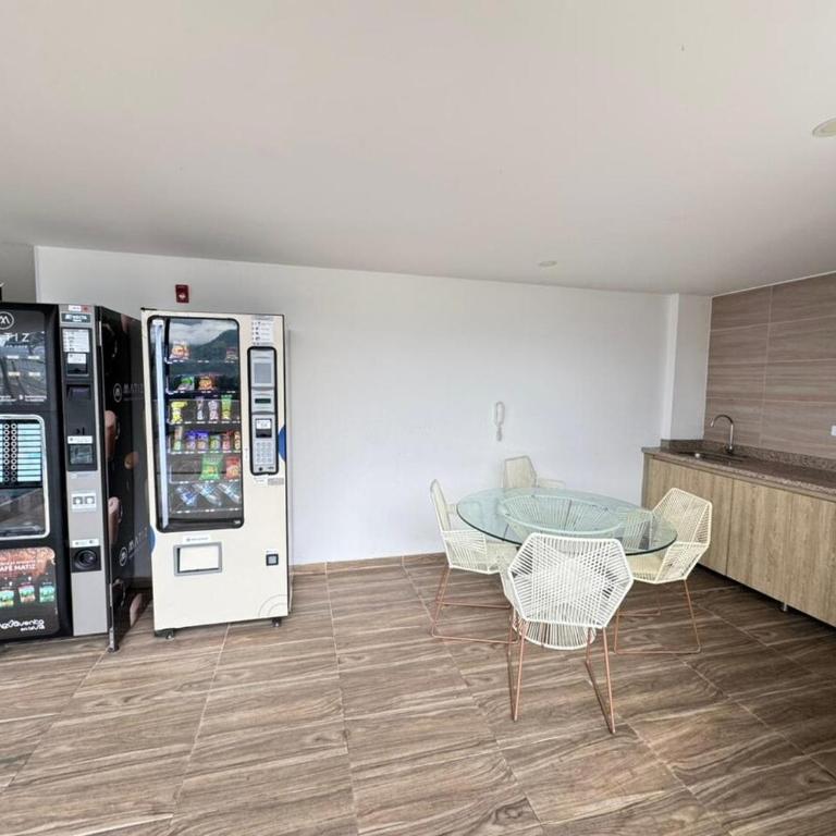 Fundadores Apartment with balcony, pool, gym - Three-Bedroom Apartment - 75