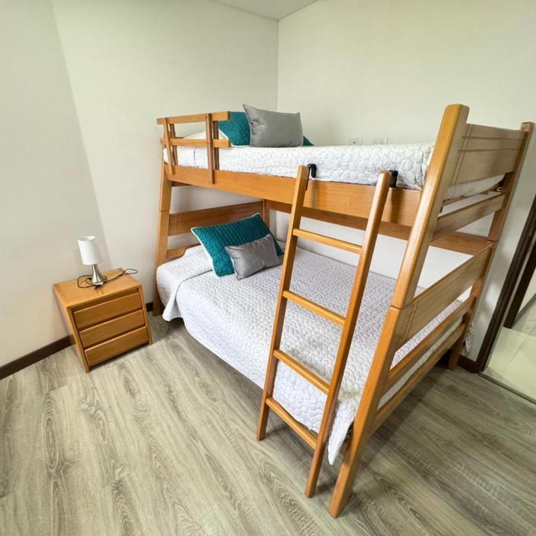 Fundadores Apartment with balcony, pool, gym - Three-Bedroom Apartment - 76