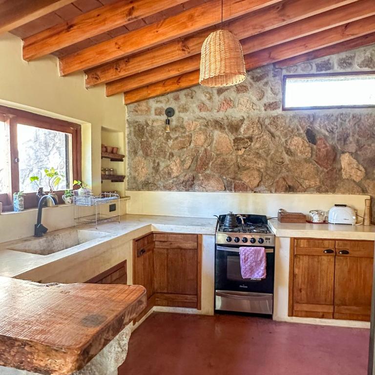Casa de piedra con jardin y pileta - privada - Casa con 1 dormitorio - 6