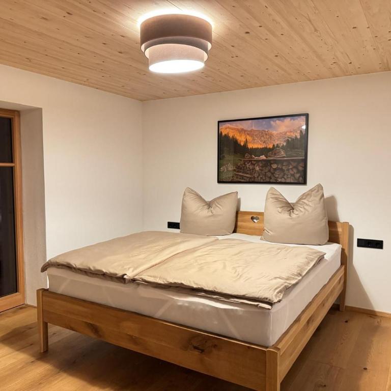 DAS BISCHOF - 5 exklusive Ferienwohnungen und 1 Doppelzimmer - 4x mit privater Zirben Sauna - Semmelservice & Hindelang PLUS - Superior Apartment mit 1 Schlafzimmer und Balkon - 3