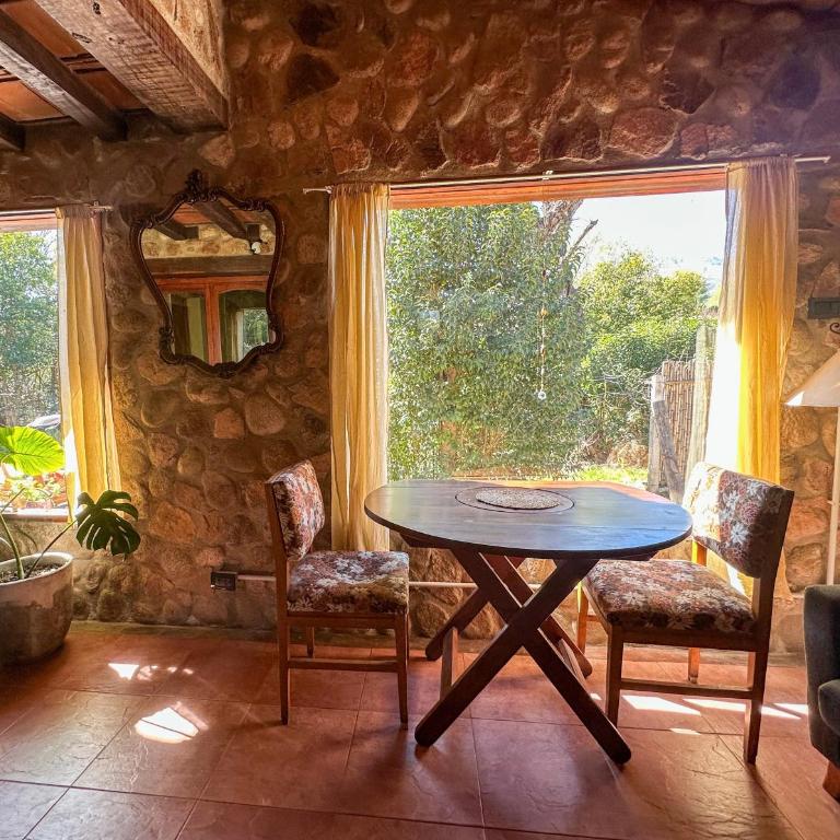 Casa de piedra con jardin y pileta - privada - Casa con 1 dormitorio - 2