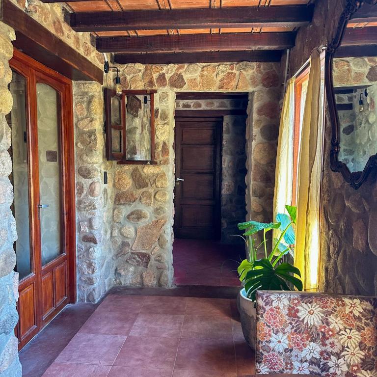 Casa de piedra con jardin y pileta - privada - Casa con 1 dormitorio - 15