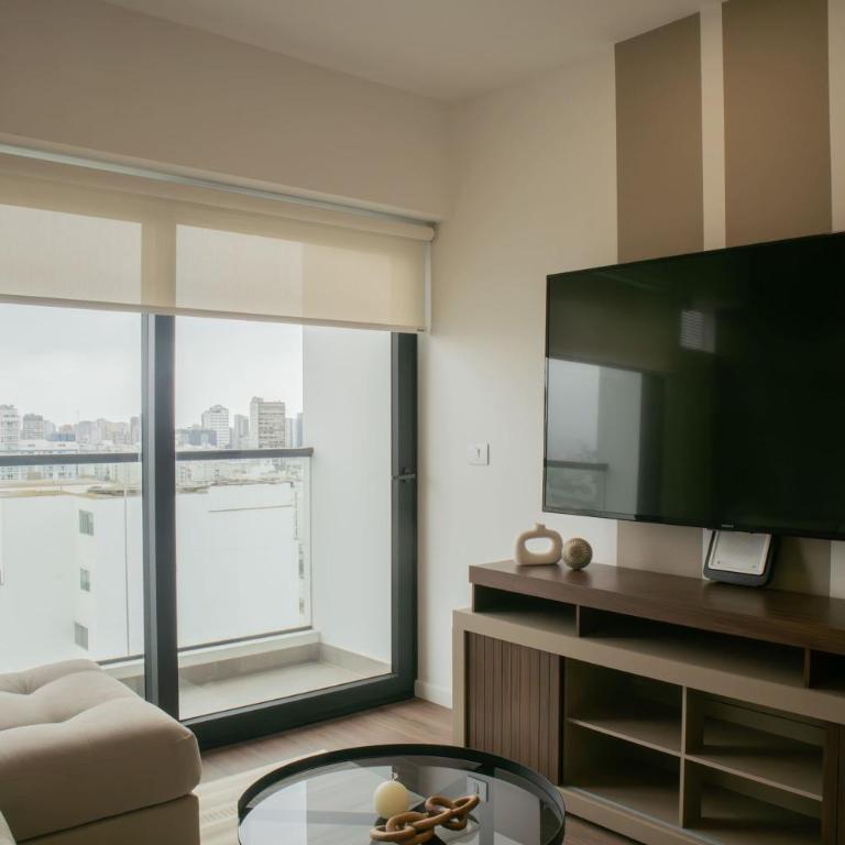 Signature Balcony 2BR in Miraflores - Apartment - 2