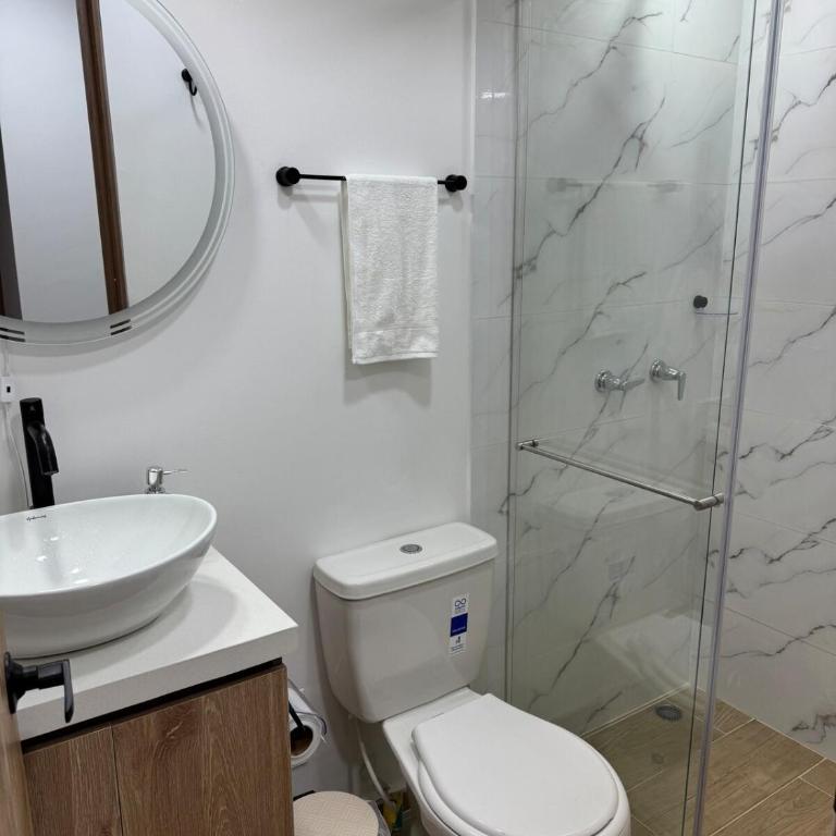 Hermoso apartamento al norte de Armenia con parqueadero - Three-Bedroom Apartment - 11