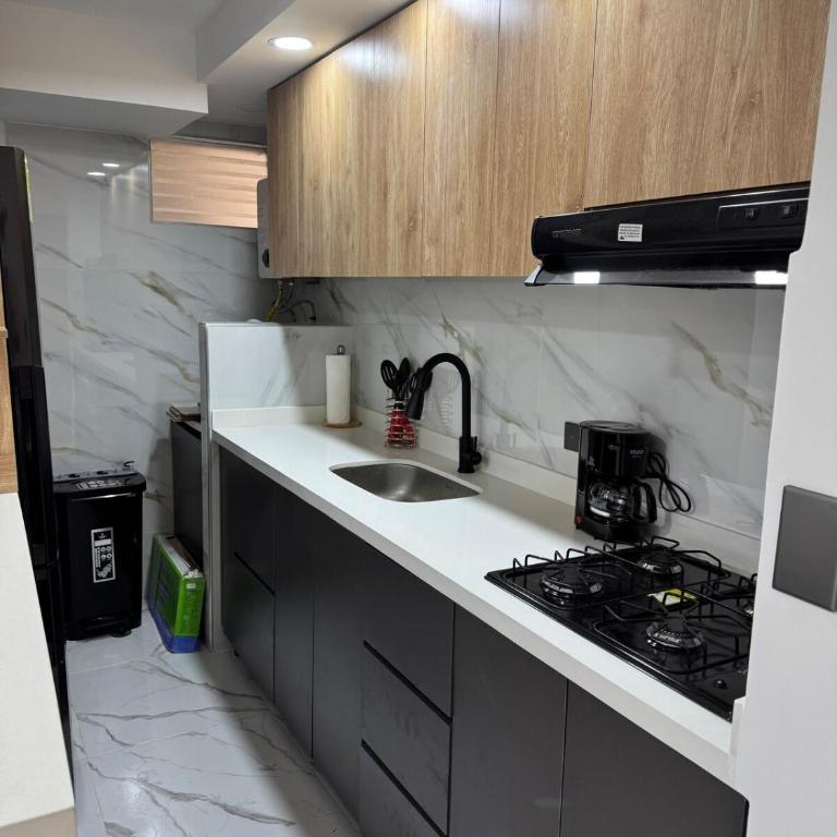 Hermoso apartamento al norte de Armenia con parqueadero - Three-Bedroom Apartment - 4