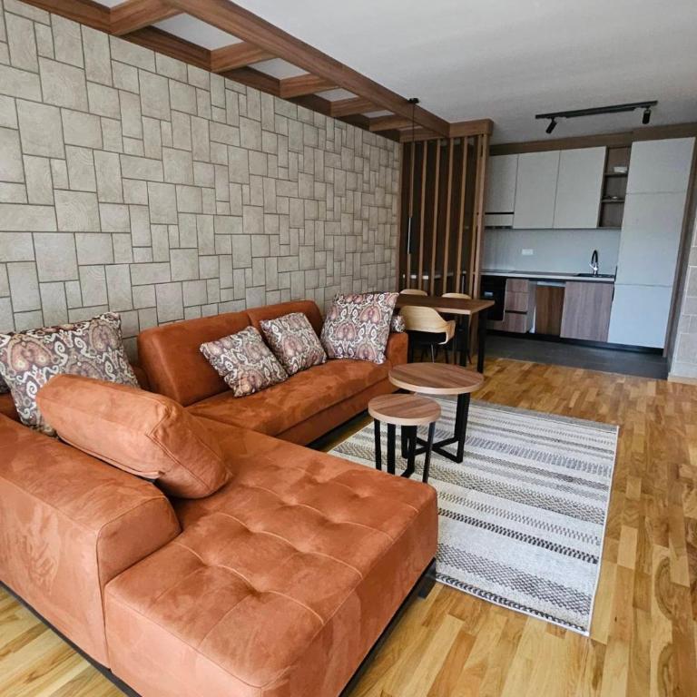 Apartman A 210 u sklopu hotela Vučko Jahorina private host - Two-Bedroom Apartment with Balcony - 1