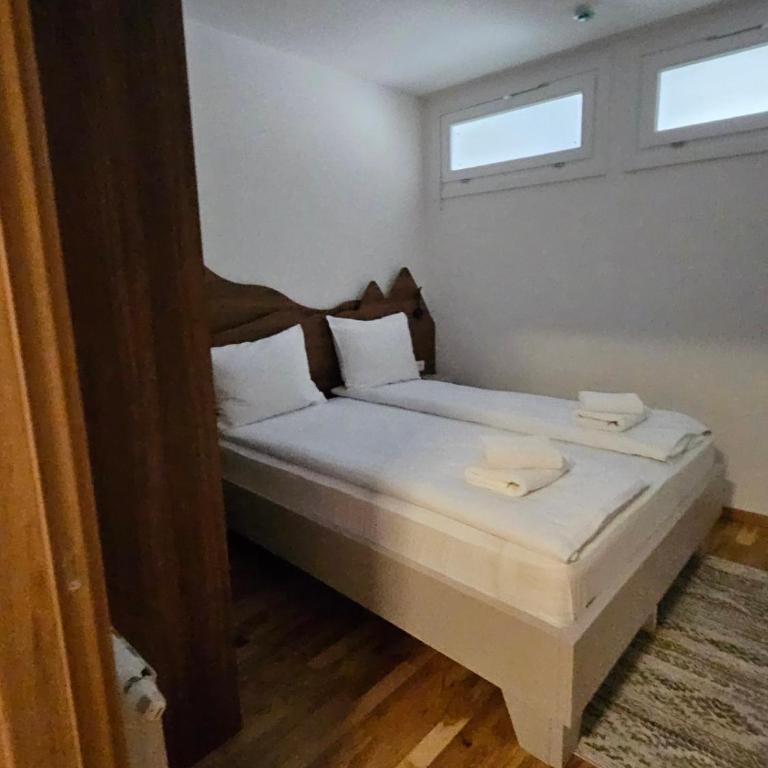 Apartman A 210 u sklopu hotela Vučko Jahorina private host - Two-Bedroom Apartment with Balcony - 15