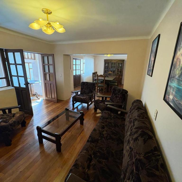 Casa independiente con 4 dormitorios - Apartment - 1