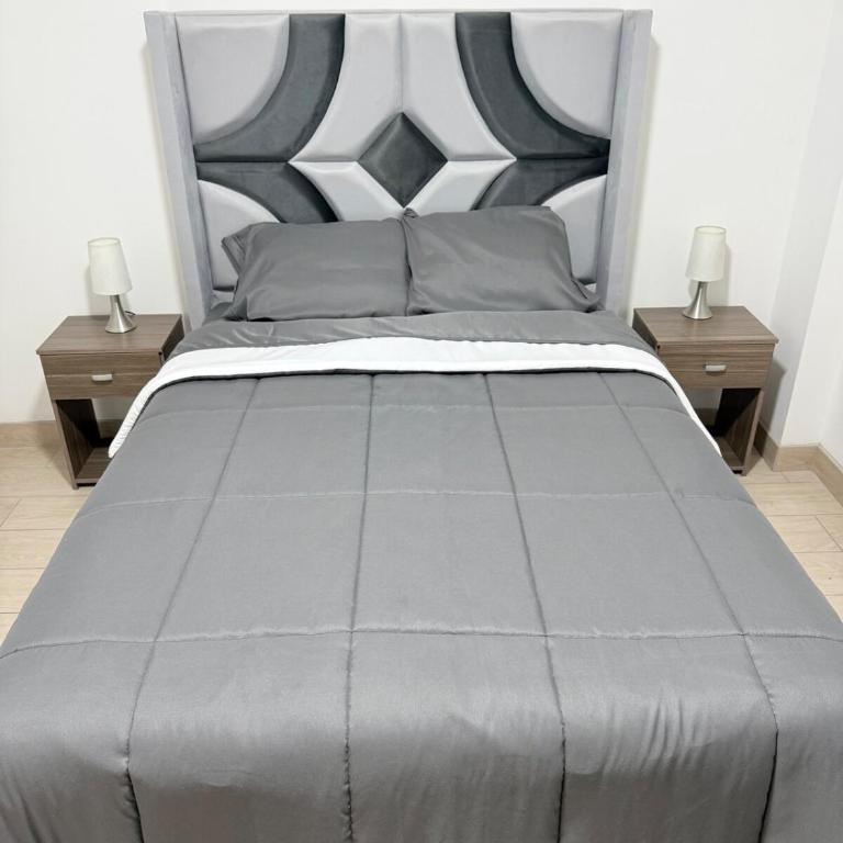 Apartamento moderno a 5 minutos de Plaza Norte - Three-Bedroom Apartment - 7