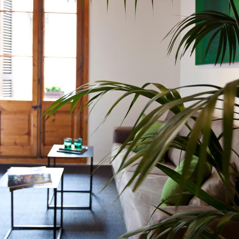 Centric Gracia Apartments - Three-Bedroom Apartment - 14