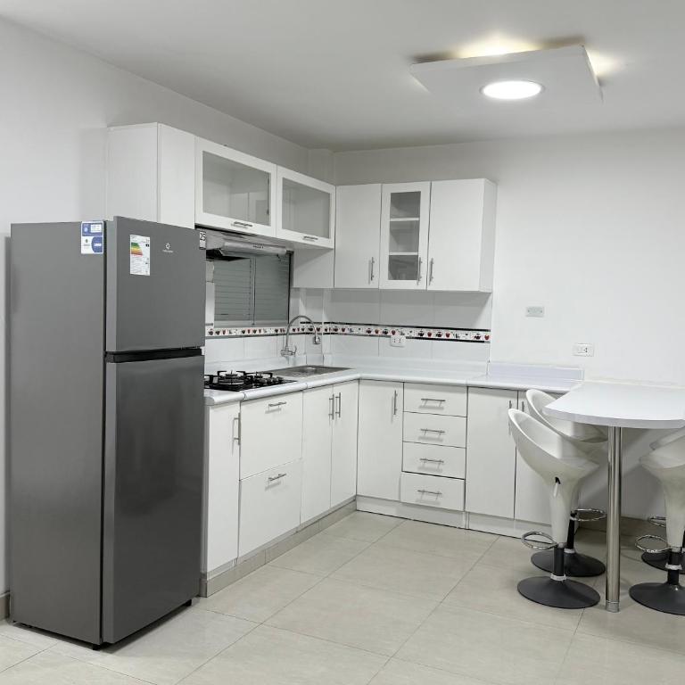 Apartamento moderno a 5 minutos de Plaza Norte - Three-Bedroom Apartment - 11