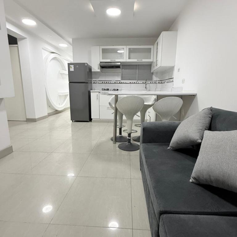Apartamento moderno a 5 minutos de Plaza Norte - Three-Bedroom Apartment - 26