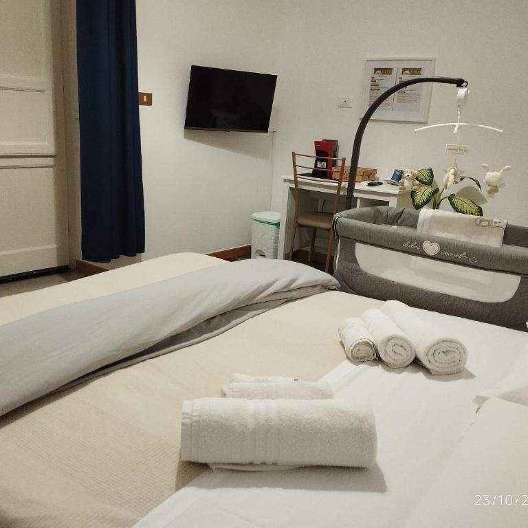 Thalia - Double Room with Private Bathroom - 5
