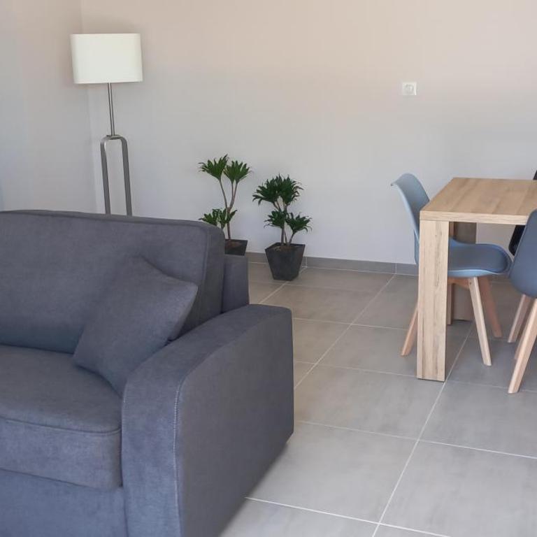 Luxueux appartement dans propriété contemporaine, jardin privatif, piscine - Apartment mit 2 Schlafzimmern - 5