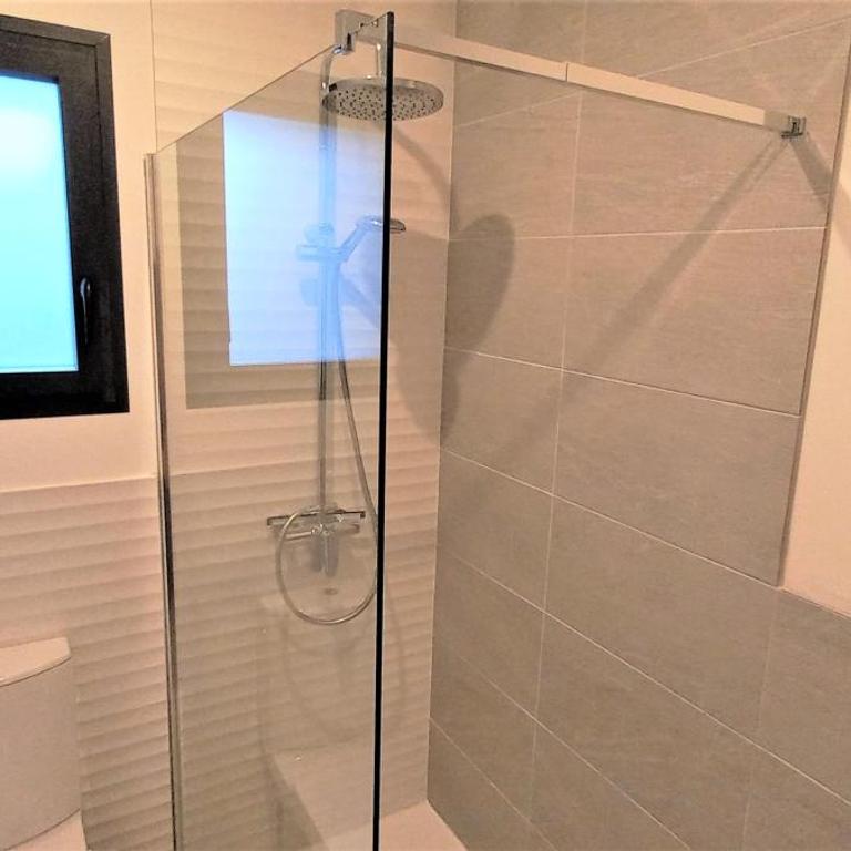 Luxueux appartement dans propriété contemporaine, jardin privatif, piscine - Apartment mit 2 Schlafzimmern - 13